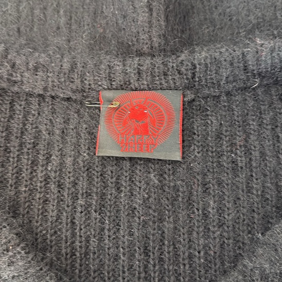 Happy Sheep v-neck sweater - Picture 4 of 6